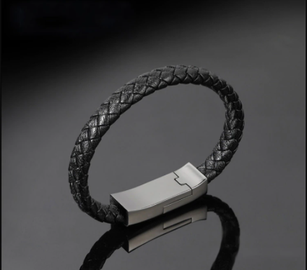 Pulseira de Couro USB - Carregue o celular em qualquer lugar!